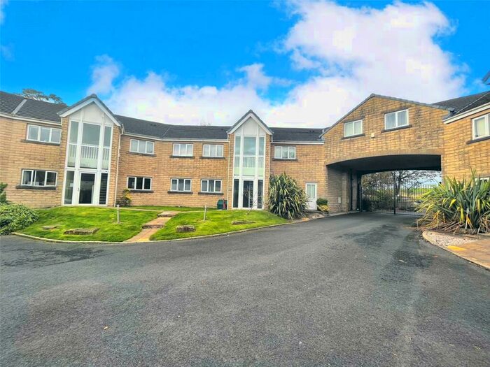 2 Bedroom Flat For Sale In Roman Road, Blackburn, Lancashire, BB1