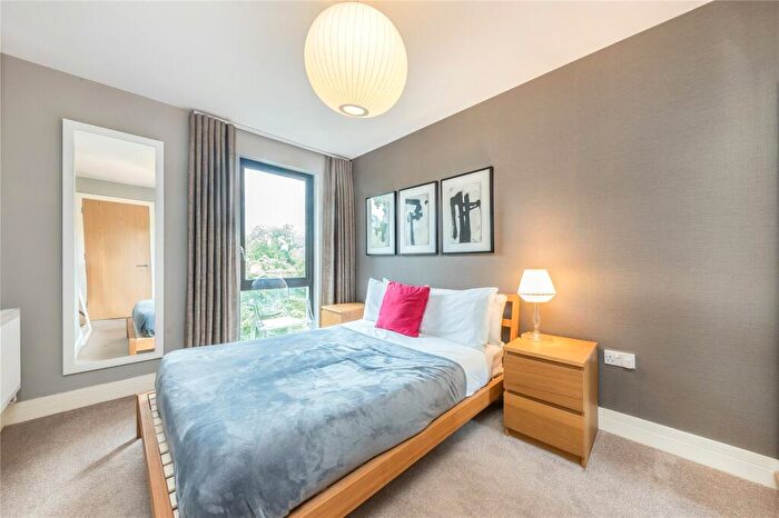 2 Bedroom Apartment To Rent In Gwynne Road, London, SW11