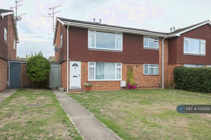 2 Bedroom Maisonette To Rent In Brecon Road, Woodley, Reading, RG5