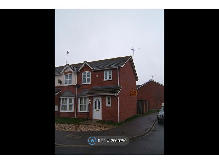 3 Bedroom End Terrace House To Rent In Briarwood Close, Hull, HU7
