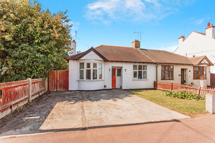2 Bedroom Bungalow For Sale In Gainsborough Drive, Westcliff-on-Sea, Essex, SS0