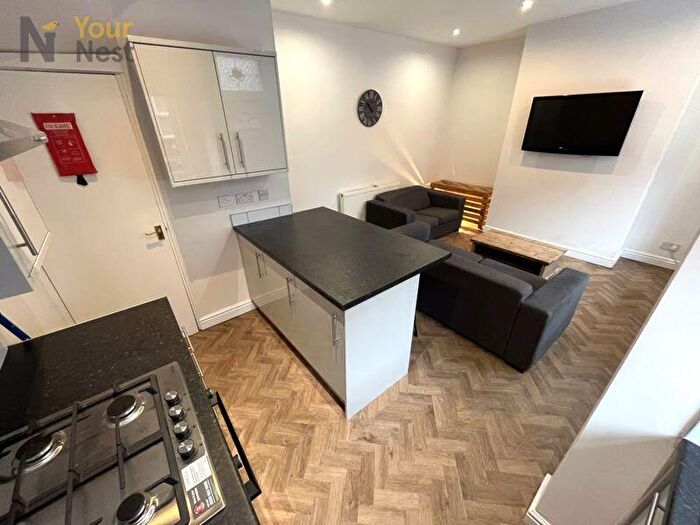 4 Bedroom Detached House To Rent In Harold Road, Hyde Park, LS6