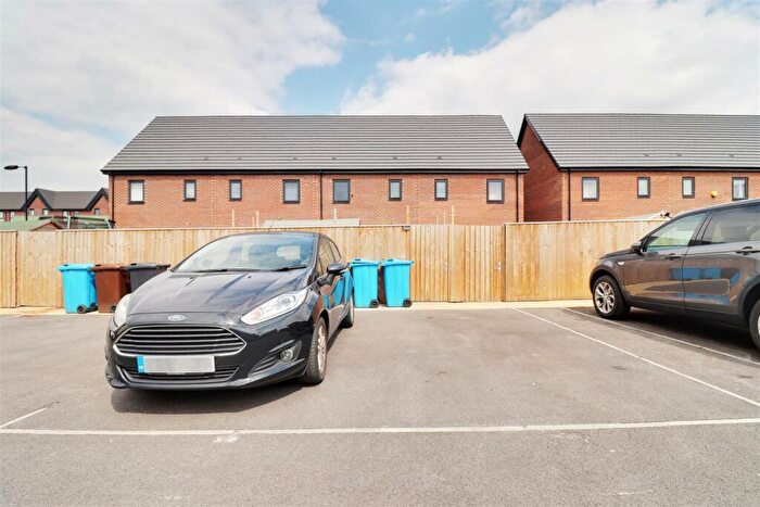 3 Bedroom Terraced House For Sale In Hawthorn Avenue, Hull, HU3