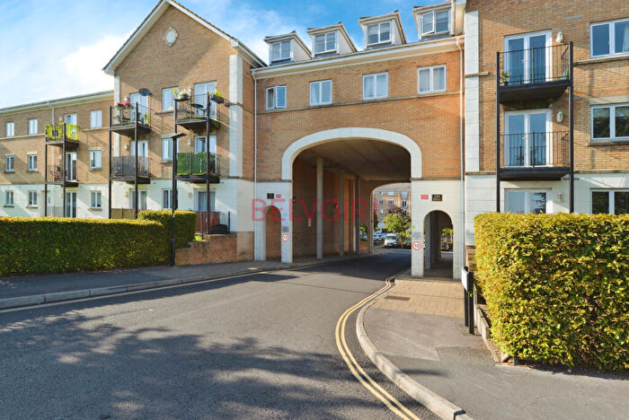 2 Bedroom Flat To Rent In Channon Court, The Dell, Southampton, SO15