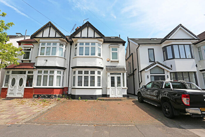 4 Bedroom Semi-Detached House To Rent In The Crescent, Gants Hill, Ilford, IG2