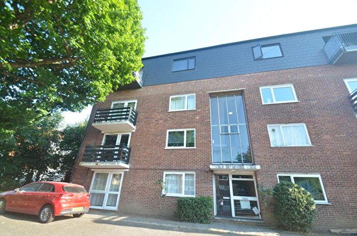 1 Bedroom Flat To Rent In Bourne Way, Hayes, BR2