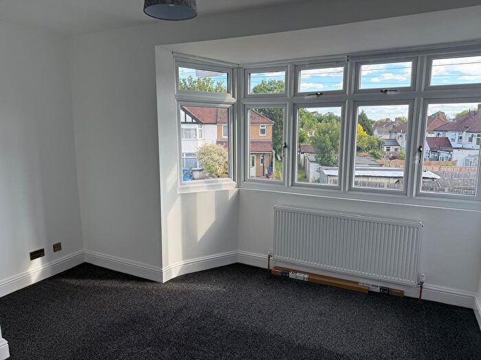 2 Bedroom End Of Terrace House To Rent In Fernside Avenue, Hanworth Feltham, TW13