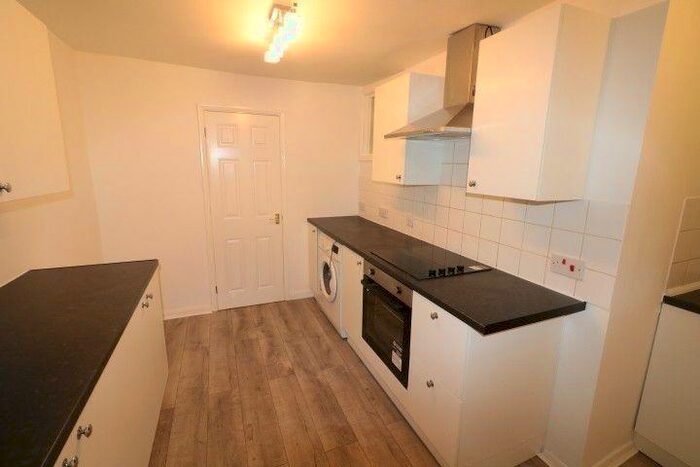 2 Bedroom Flat To Rent In Jeffery Street, Gillingham, ME7