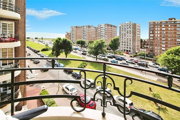 3 Bedroom Flat To Rent In Grand Avenue, Hove, East Sussex, BN3