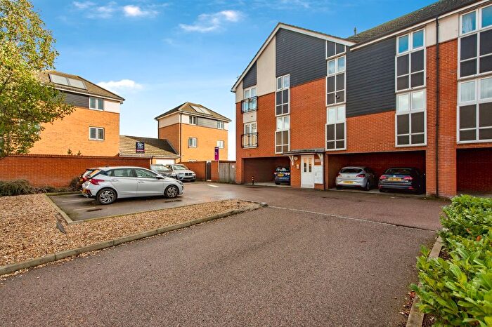 1 Bedroom Flat For Sale In Griffiths Road, Purfleet-On-Thames, RM19