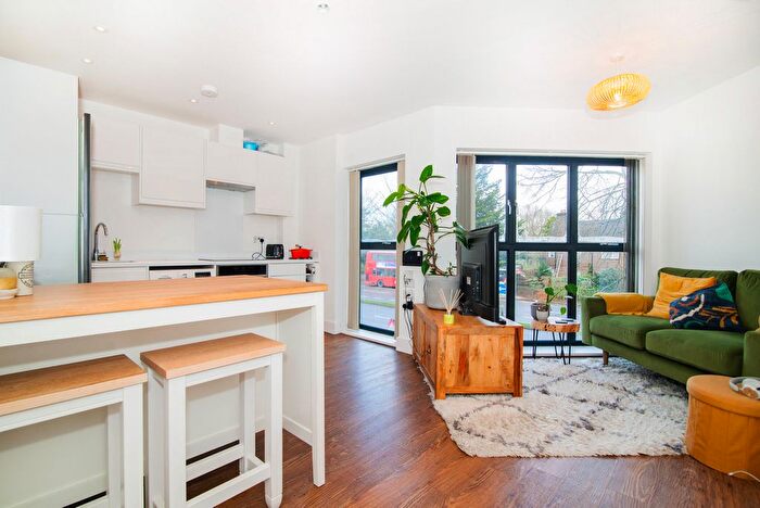 2 Bedroom Flat To Rent In Lower Richmond Road, Richmond, TW9