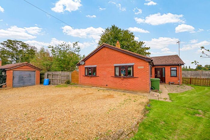 4 Bedroom Detached Bungalow For Sale In Woad Lane, Long Sutton, Spalding, Lincolnshire, PE12