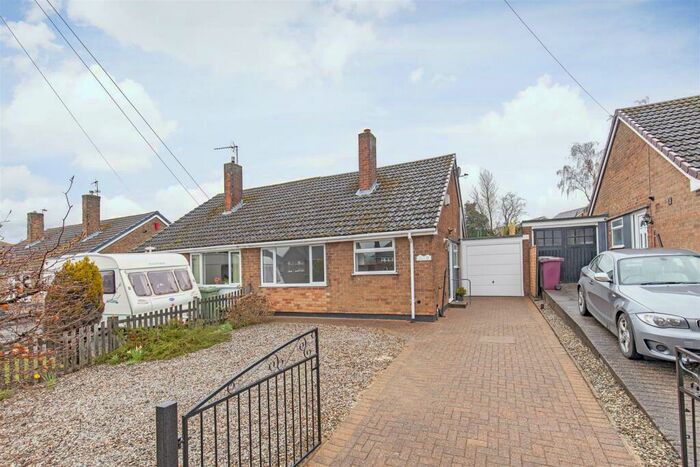 2 Bedroom Semi-Detached Bungalow To Rent In Station Road, North Wingfield, Chesterfield, S42
