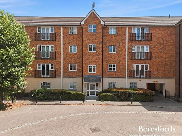 2 Bedroom Apartment For Sale In Caspian Way, Purfleet-on-Thames, RM19