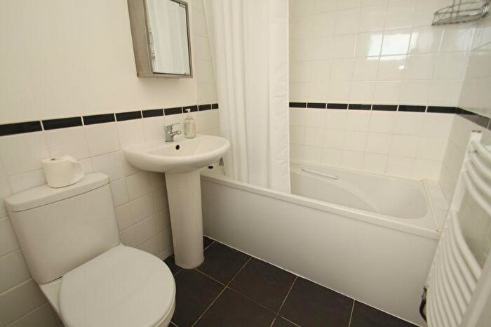 1 Bedroom Flat To Rent In Dibden Close, Throop, BH8