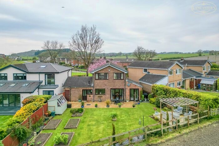 3 Bedroom Detached House For Sale In Pennington Close, Aspull, Wigan, WN2