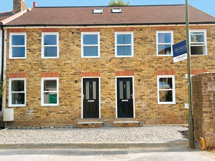 4 Bedroom House For Sale In Waverley Road, Weybridge, Surrey, KT13