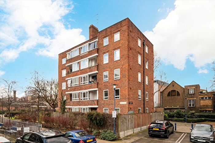 3 Bedroom Flat To Rent In Haggerston Road, Hackney, E8