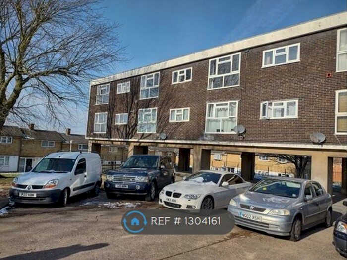 1 Bedroom Flat To Rent In Thistledown, Basildon, SS14