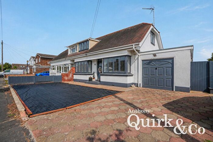 4 Bedroom Semi-Detached Bungalow For Sale In Meynell Avenue, Canvey Island, SS8