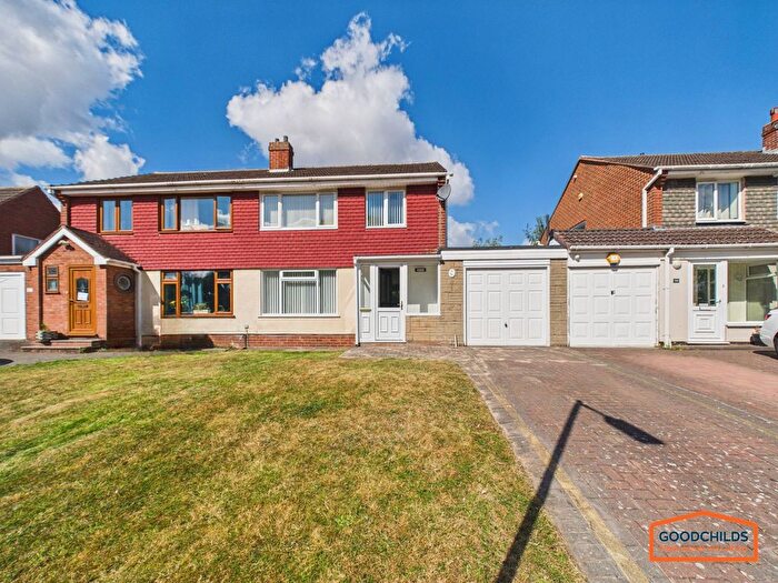 3 Bedroom Semi-Detached House For Sale In Greenfields Road, Walsall, WS4