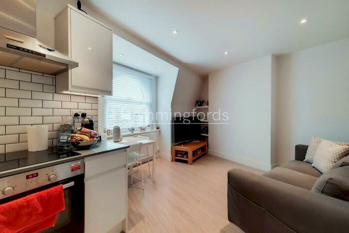 1 Bedroom Apartment To Rent In Finchley Road, Golders Green, NW11