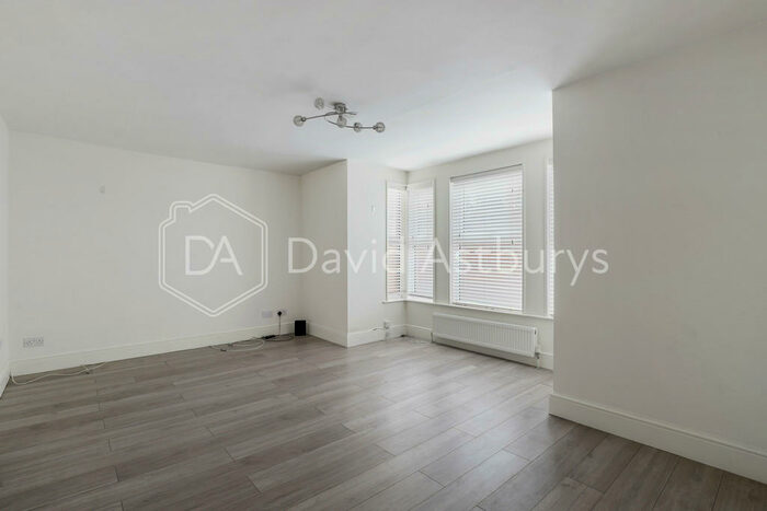 2 Bedroom Apartment To Rent In Womersley Road, Crouch End, London, N8