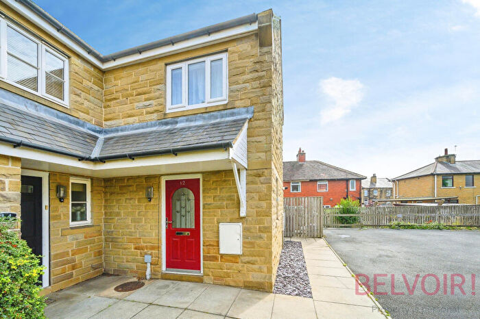 2 Bedroom Town House For Sale In Dartmouth Mews, Morley, LS27