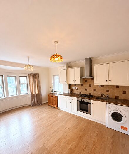 2 Bedroom Property To Rent In Watford Way, Mill Hill, London, NW7