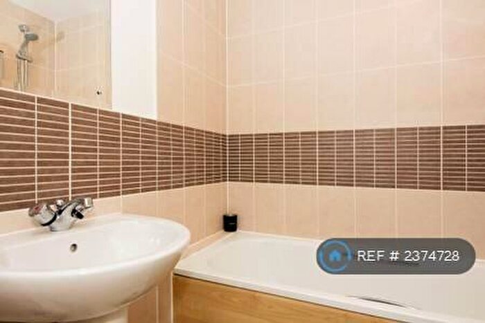 1 Bedroom Flat To Rent In Oakleigh Court, London, N1
