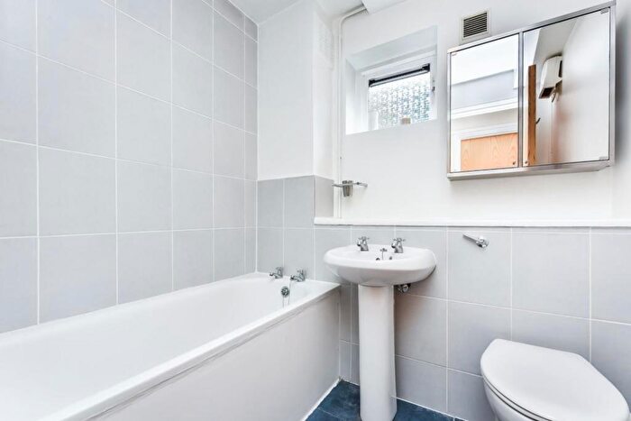 1 Bedroom Flat For Sale In Middleton Drive, London, SE16