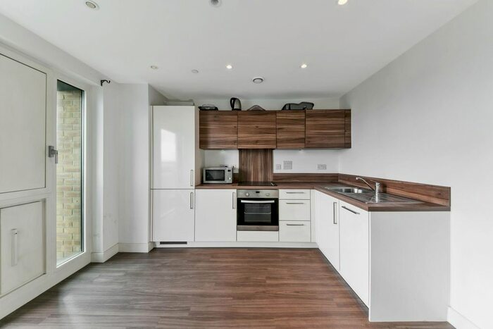 Studio To Rent In Jefferson Plaza, Bow, London, E3