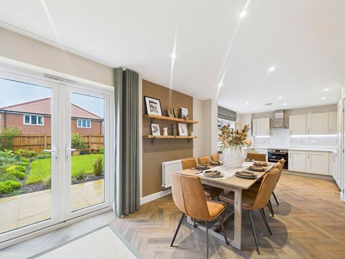 5 Bedroom Detached House For Sale In Seaborough Drive, Great Haddon, PE7