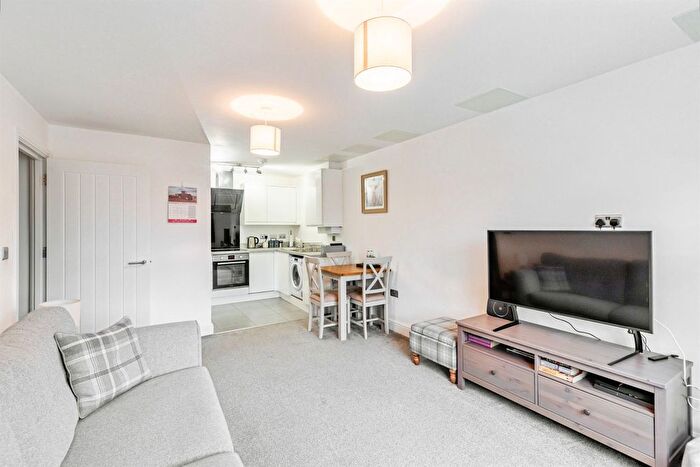 1 Bedroom Flat For Sale In Station Road, Rushden, NN10