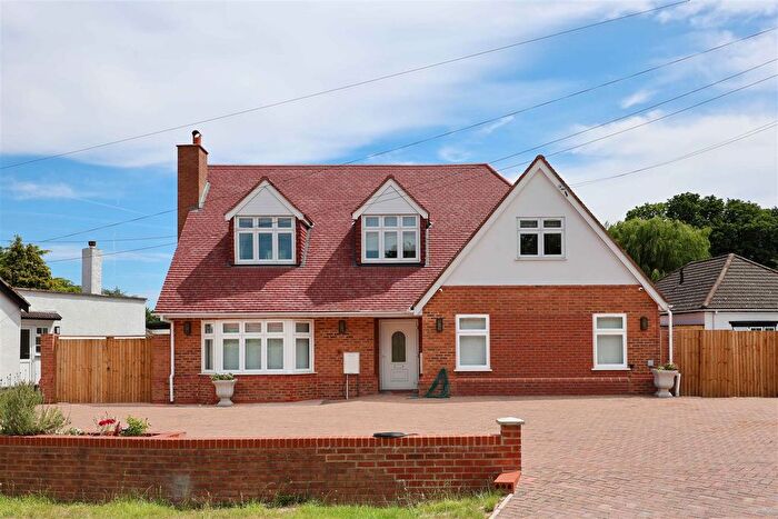 5 Bedroom Detached House For Sale In Willow Crescent East, Denham, UB9