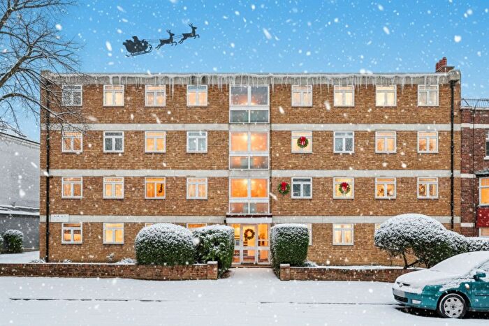 3 Bedroom Flat For Sale In Eaton Rise, Ealing, London, W5