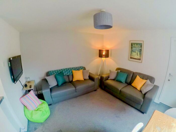 6 Bedroom Semi-Detached House To Rent In Weld Road, Manchester, M20