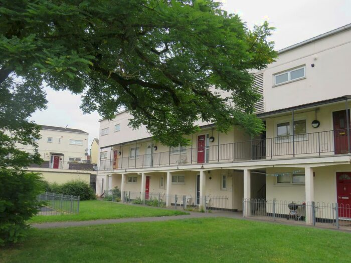 2 Bedroom Flat To Rent In Kennedy Square, Leamington Spa, CV32