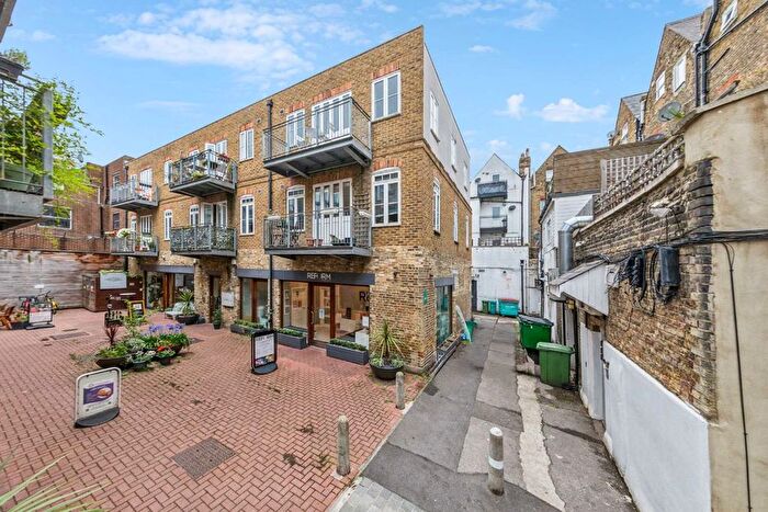 2 Bedroom Flat To Rent In Hildreth Street Mews, Balham, SW12