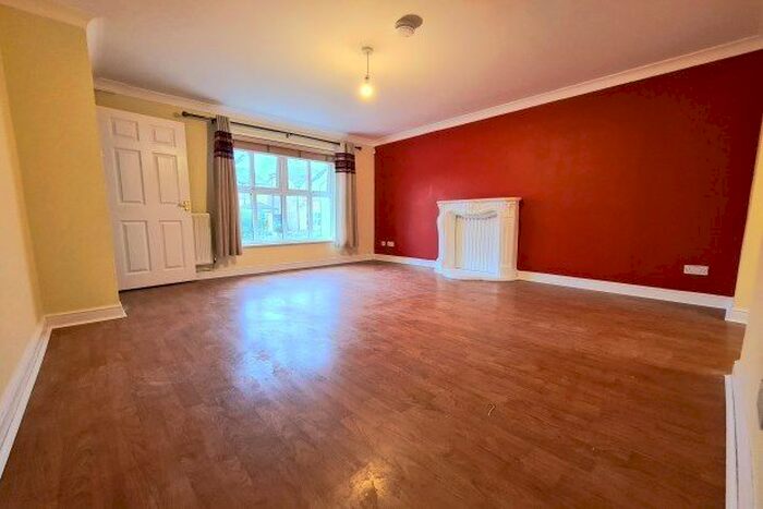 3 Bedroom Property To Rent In Sunset Road, London, SE28