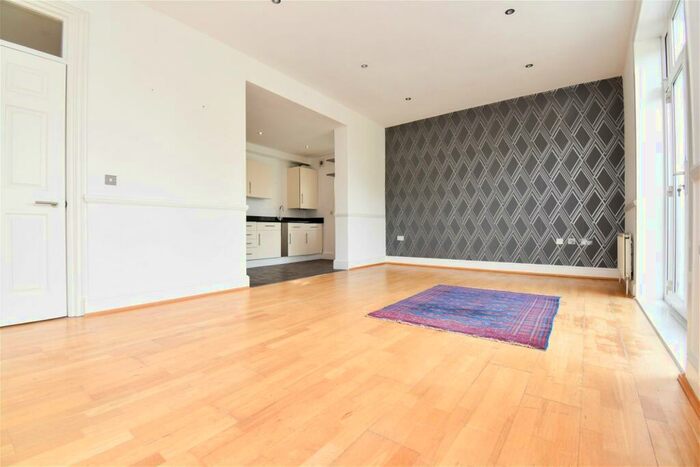 2 Bedroom Apartment To Rent In Scotts Lane, Bromley, BR2