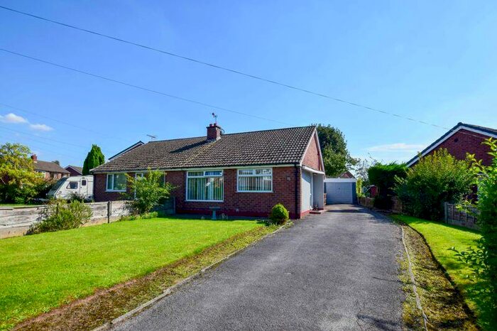 2 Bedroom Semi-Detached Bungalow To Rent In Thirlmere Road, Partington, M31