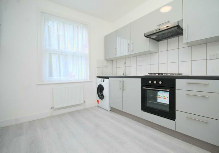 1 Bedroom Flat To Rent In Dongola Road, Seven Sisters, N17