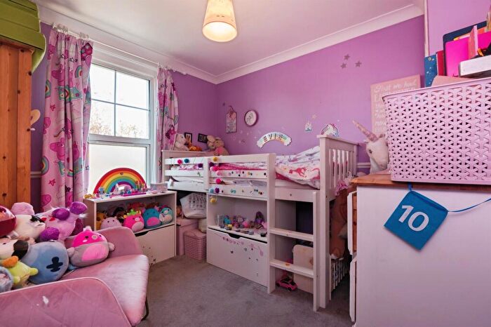 3 Bedroom Semi-Detached House For Sale In Clarendon Road, Southampton, SO16