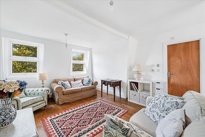 4 Bedroom Flat For Sale In Goldhawk Road, Shepherd's Bush, W12