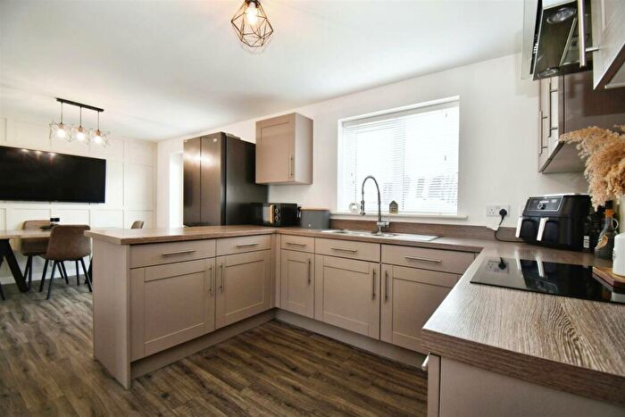 4 Bedroom Detached House For Sale In Grosvenor Road, Kingswood, Hull, HU7