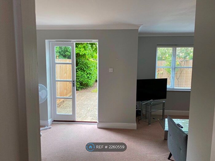 4 Bedroom Terraced House To Rent In Redgrave Place, Marlow, SL7