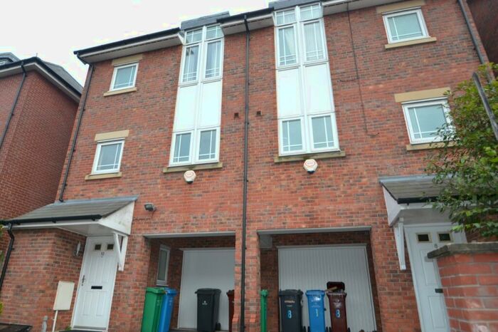 3 Bedroom Town House To Rent In Mackworth Street, Hulme, Manchester, M15