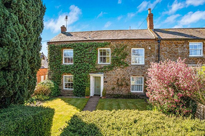 5 Bedroom End Of Terrace House For Sale In Byfield, Nr Banbury, Northamptonshire, NN11