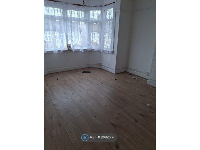 4 Bedroom Semi-Detached House To Rent In Romford, Romford, RM11